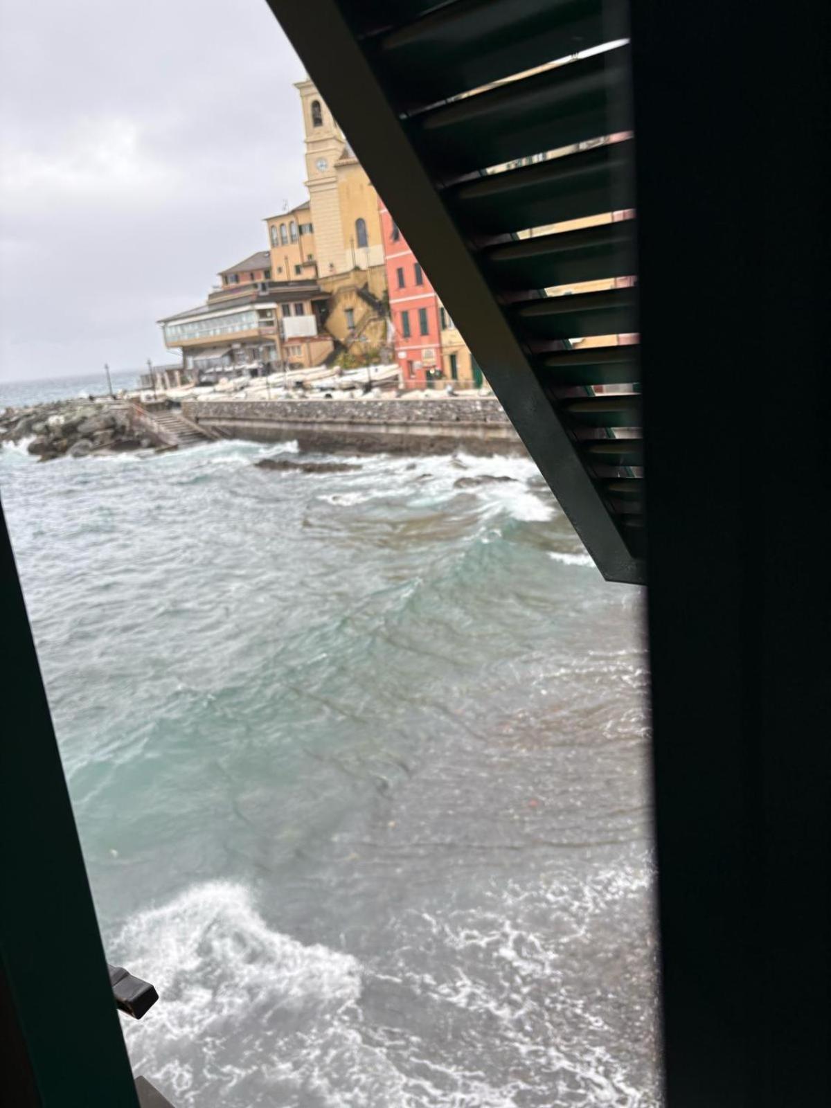 Casa Sulla Spiaggia Di Boccadasse Genova Eksteriør billede